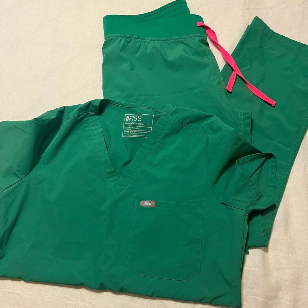 FIGS Scrub set Kelly Green